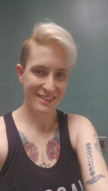 New hair color unlocked and obviously I'm back to painting. Someone stop me (by booking an appointment).

#fyp #richmondva #massagetherapy #painting #smallbusiness
